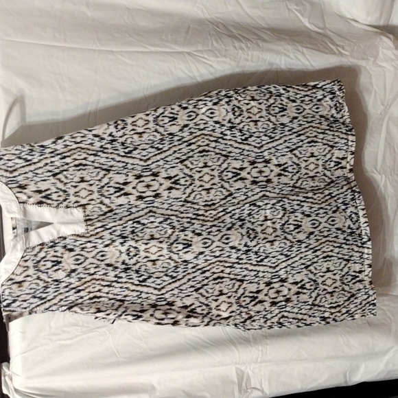 Basic Editions Dresses & Skirts - Basic Editions, women's sleeveless v-neck dress in extra large.